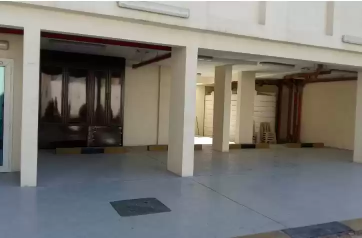Residential Ready Property 1 Bedroom U/F Apartment  for rent in Al Sadd , Doha #13302 - 1  image 